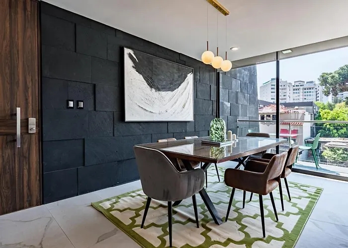 Apartment Bright, Stylish Retreat W/ Private Balcony & Wifi