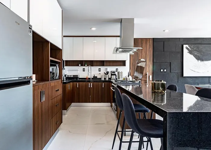 Bright, Stylish Retreat W/ Private Balcony & Wifi Apartment *