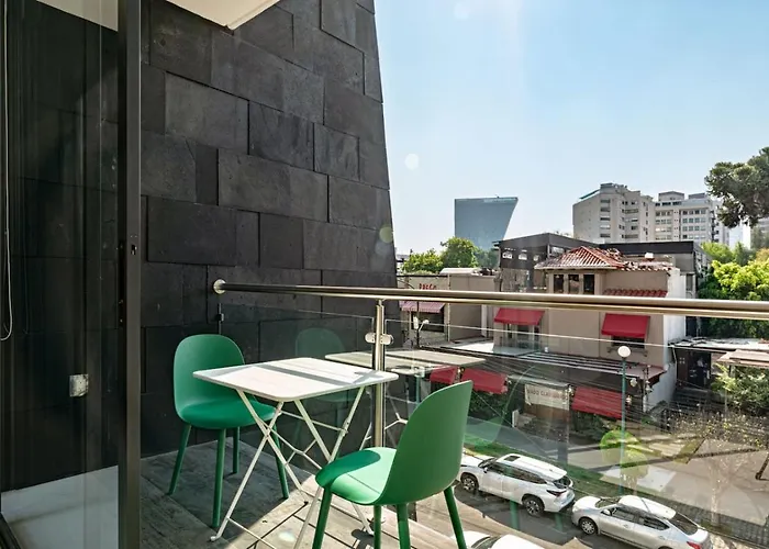 Bright, Stylish Retreat W/ Private Balcony & Wifi * Mexico City
