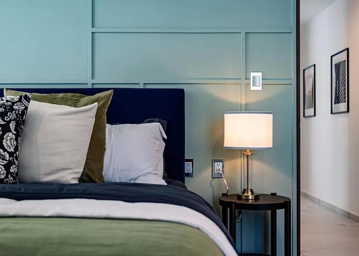 Bright, Stylish Retreat W/ Private Balcony & Wifi