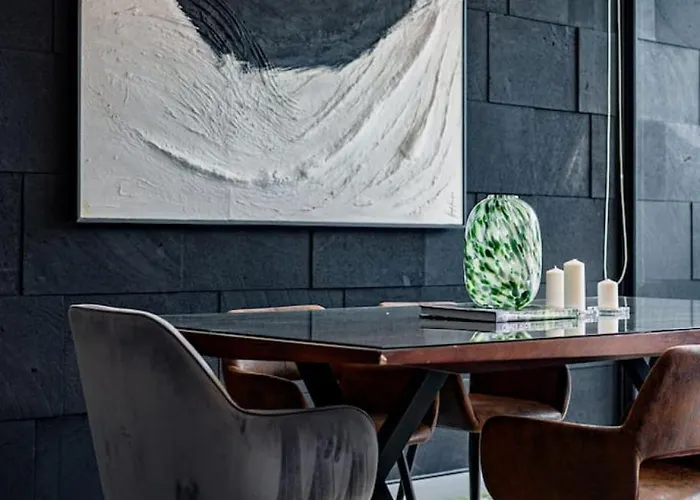 Bright, Stylish Retreat W/ Private Balcony & Wifi Apartment