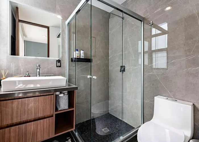 Bright, Stylish Retreat W/ Private Balcony & Wifi *