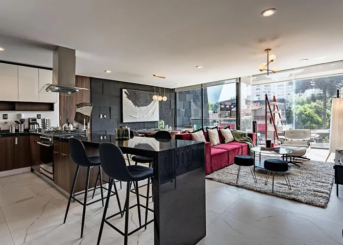 Bright, Stylish Retreat W/ Private Balcony & Wifi Mexico City