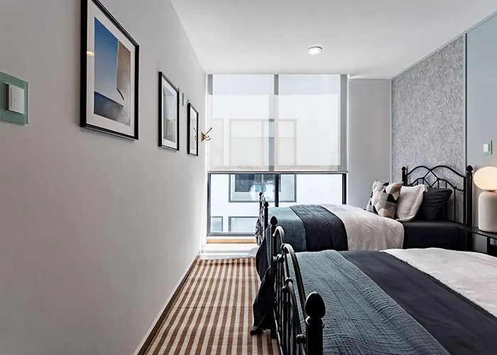 Bright, Stylish Retreat W/ Private Balcony & Wifi Apartment