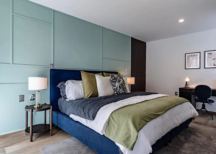 Apartment Bright, Stylish Retreat W/ Private Balcony & Wifi *