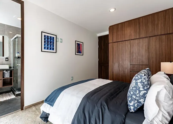 Bright, Stylish Retreat W/ Private Balcony & Wifi Mexico City