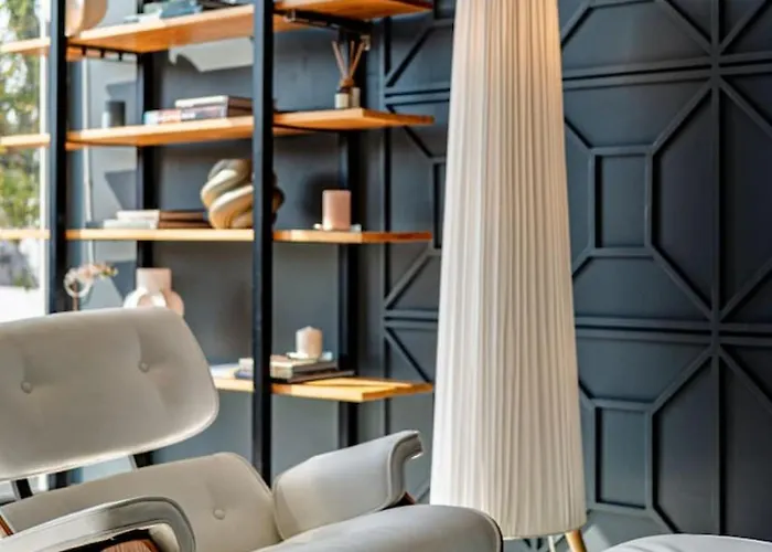 Apartment Bright, Stylish Retreat W/ Private Balcony & Wifi Mexico City