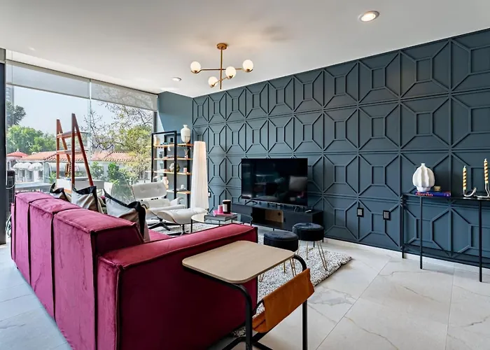 Apartment Bright, Stylish Retreat W/ Private Balcony & Wifi