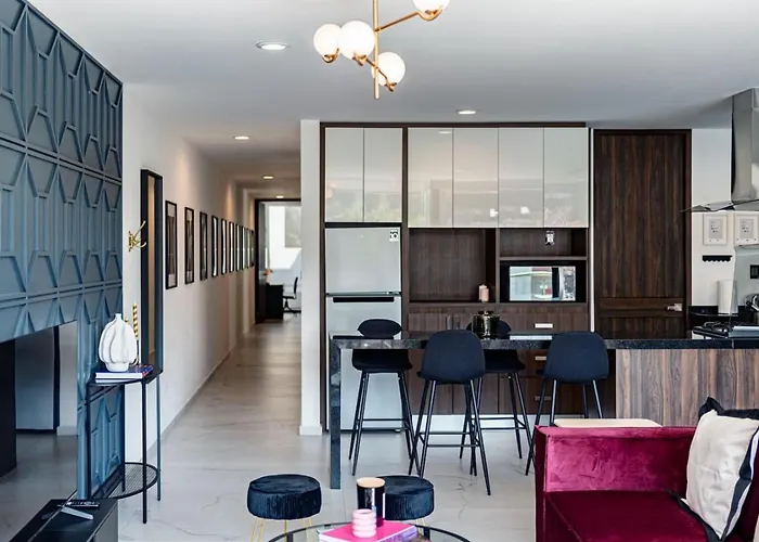 Bright, Stylish Retreat W/ Private Balcony & Wifi * Mexico City