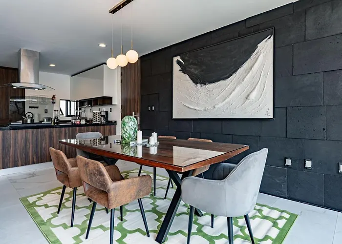 Bright, Stylish Retreat W/ Private Balcony & Wifi Apartment *